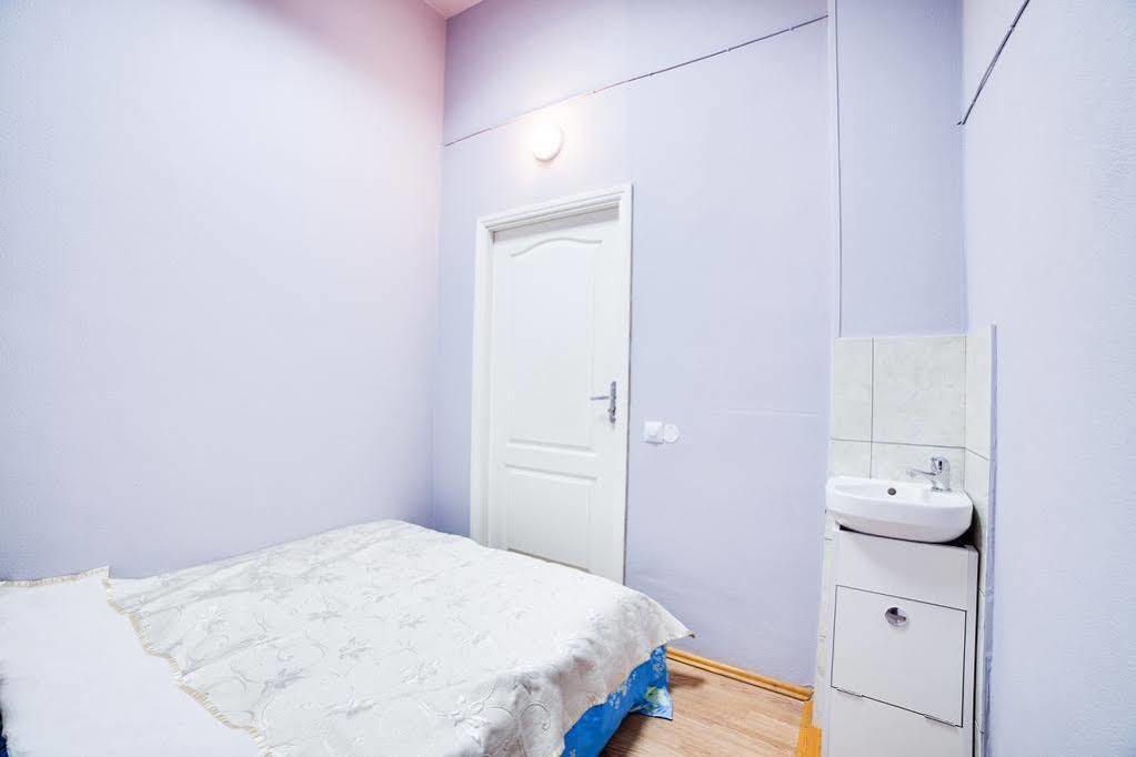 Night & Day Hostel Киев Экстерьер фото